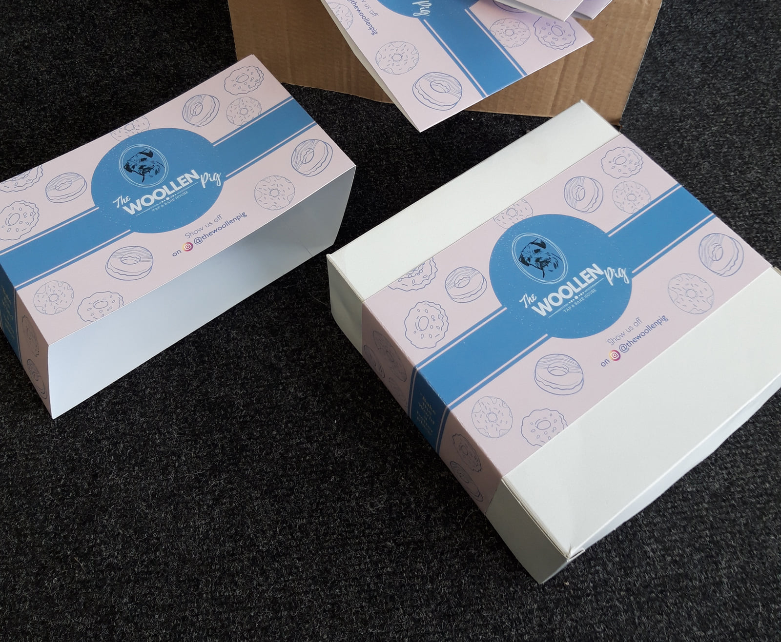 woollen pig cake box packaging